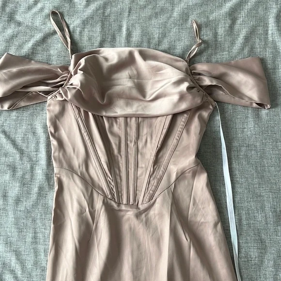 Missguided | Dresses | Carli Bybel X Missguided Drape Neck Satin Corset Midi Dress Size 4 Champagne | Poshmark Missguided | Dresses | Carli Bybel X Missguided Drape Neck Satin Corset Midi Dress Size 4 Champagne | Poshmark